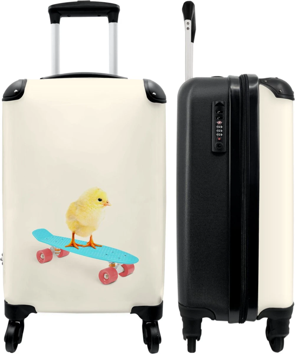 NoBoringSuitcases.com® Kinderkoffer - Trolley Op Wieltjes - Kuiken - Skateboard - Blauw - Kinderen - Dieren - Reiskoffer Kinderen - Past Binnen 55x40x20 Cm En 55x35x25 Cm - Fotokoffer 3 NoBoringSuitcases.com® Kinderkoffer - Trolley Op Wieltjes - Kuiken - Skateboard - Blauw - Kinderen - Dieren - Reiskoffer Kinderen - Past Binnen 55x40x20 Cm En 55x35x25 Cm - Fotokoffer