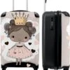 NoBoringSuitcases.com® Kinderkoffer - Trolley Op Wieltjes - Prinses - Hartjes - Kroon - Roze - Meisjes - Koffer Meisje - Past Binnen 55x40x20 Cm En 55x35x25 Cm - Reiskoffer - Fotokoffer 2 NoBoringSuitcases.com® Kinderkoffer - Trolley Op Wieltjes - Prinses - Hartjes - Kroon - Roze - Meisjes - Koffer Meisje - Past Binnen 55x40x20 Cm En 55x35x25 Cm - Reiskoffer - Fotokoffer -Koffer Winkel 1000x1200 4