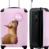 NoBoringSuitcases.com® Kinderkoffer - Hond - Dieren - Kauwgom - Roze - Kinderen - Trolley Kinderen - Past Binnen 55x40x20 Cm En 55x35x25 Cm - Reiskoffer Met Wielen - Koffertje -Koffer Winkel 1000x1200 5