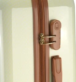 Princess Traveller Trendy Dots - Reiskoffer - Crème - M - 66cm 12 Princess Traveller Trendy Dots - Reiskoffer - Crème - M - 66cm -Koffer Winkel 1112x1200