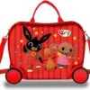 Bing Bunny Reiskoffer - 40 X 32 X 20 Cm - Rood 2 Bing Bunny Reiskoffer - 40 X 32 X 20 Cm - Rood -Koffer Winkel 1200x1035
