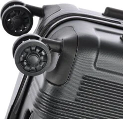 Oistr Noorvik 4 Wheel Spinner 69 Black -Koffer Winkel 1200x1155