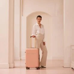 SUITSUIT - Fab Seventies - Coral Cloud - Reiskoffer (66 Cm) -Koffer Winkel 1200x1200 1077