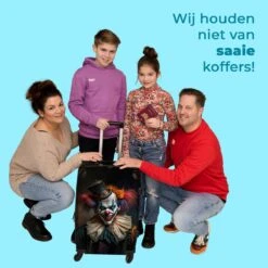 NoBoringSuitcases.com® Koffer Groot - Clown - Hoed - Kraag - Portret - Killer Clown - Trolley Koffer Met TSA-slot - Met Wielen - 90 Liter - Reiskoffer - 66 Cm -Koffer Winkel 1200x1200 1220