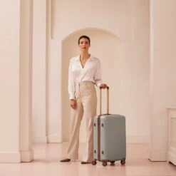 SUITSUIT - Fab Seventies - Limestone - Reiskoffer (66 Cm) -Koffer Winkel 1200x1200 359