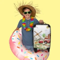 NoBoringSuitcases.com® Koffer - Boerderij - Dieren - Trekker - Jongens - Past Binnen 55x40x20 Cm En 55x35x25 Cm - Handbagage - Trolley - Fotokoffer - Cabin Size - Print -Koffer Winkel 1200x1200 835