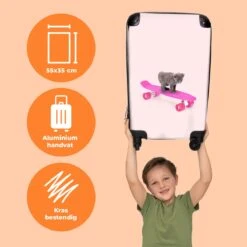 NoBoringSuitcases.com® Kinderkoffer - Handbagage Kinderen - Kitten - Skateboard - Roze - Meisjes - Kinderen - Trollet Op Wieltjes - Past Binnen 55x40x20 Cm En 55x35x25 Cm - Koffer Meisje -Koffer Winkel 1200x1200 863