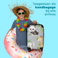 NoBoringSuitcases.com® Koffer - Jungle - Panda - Olifant - Giraffe - Kinderen - Past Binnen 55x40x20 Cm En 55x35x25 Cm - Handbagage - Trolley - Fotokoffer - Cabin Size - Print 16 NoBoringSuitcases.com® Koffer - Jungle - Panda - Olifant - Giraffe - Kinderen - Past Binnen 55x40x20 Cm En 55x35x25 Cm - Handbagage - Trolley - Fotokoffer - Cabin Size - Print -Koffer Winkel 1200x1200 893