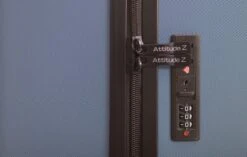 AttitudeZ Azur Reiskoffer Medium Blauw 67cm - TSA-slot -Koffer Winkel 1200x763 2