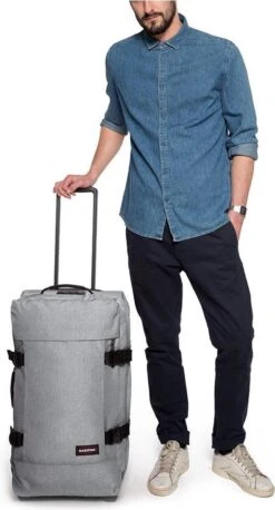 Eastpak TRANVERZ M Reiskoffer (67 X 35.5 X 30 Cm) - Sunday Grey -Koffer Winkel 647x1200 7