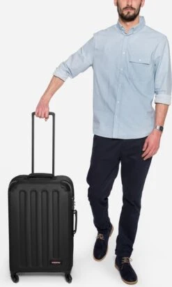 Eastpak TRANZSHELL M Reiskoffer (67 X 42 X 4 Cm) - Black -Koffer Winkel 720x1200 9