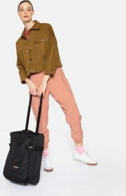 Eastpak TRANVERZ XS Reiskoffer, Handbagage (48 X 32 X 21 Cm) - Black -Koffer Winkel 771x1200 5