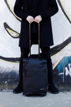 Norlander Lyon Trolleytas - Dull PU - 21 Liter - Zwart 23 Norlander Lyon Trolleytas - Dull PU - 21 Liter - Zwart -Koffer Winkel 800x1200 37