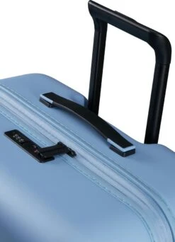 American Tourister Reiskoffer - Novastream Spinner 77/28 Tsa Exp (Large) Pastel Blue -Koffer Winkel 867x1200 4