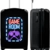 NoBoringSuitcases.com® Koffer - Trolley Op Wieltjes - Neon - Game Room - Tekst - Controller - Zwart - Reiskoffer - Past Binnen 55x40x20 Cm En 55x35x25 Cm - Koffertje - Trolley Handbagage -Koffer Winkel 978x1200 2