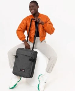 Eastpak TRANVERZ XXS Reiskoffer, Handbagage (45 X 32 X 20 Cm) - Black Denim 14 Eastpak TRANVERZ XXS Reiskoffer, Handbagage (45 X 32 X 20 Cm) - Black Denim -Koffer Winkel 991x1200 2